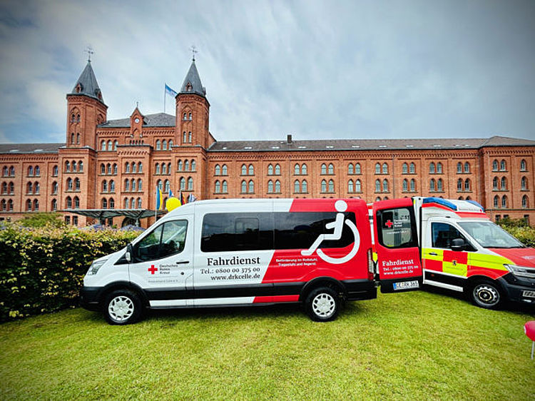 Fahrdienst Kfz vorm Celler Neuen Rathaus
