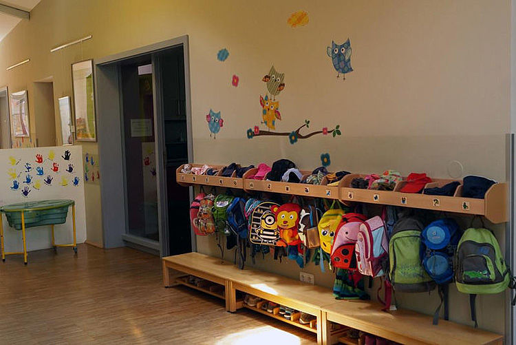 Rucksäcke an der Garderobe