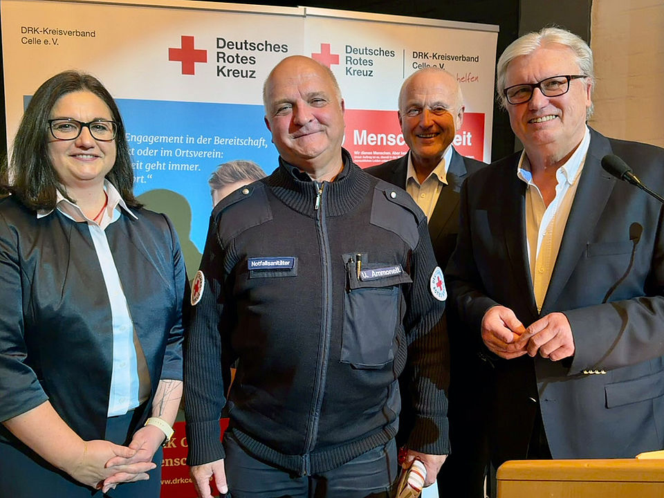 Vorstand und Präsident bedanken sich bei Uwe Ammoneit für seine Grußworte